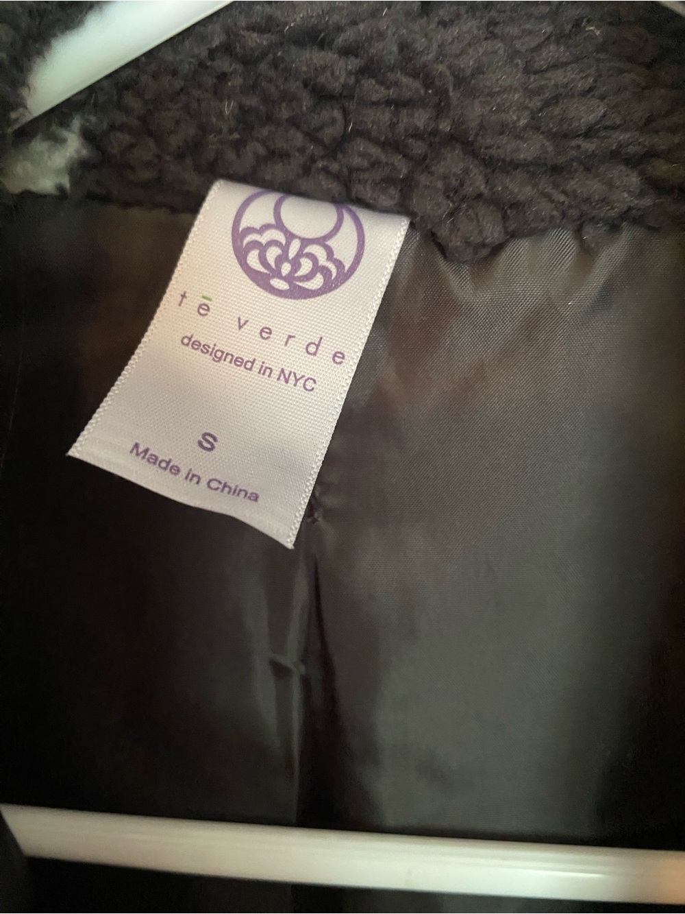 Te Verde Black Sherpa Jacket with White Star Print - Picture 2 of 3